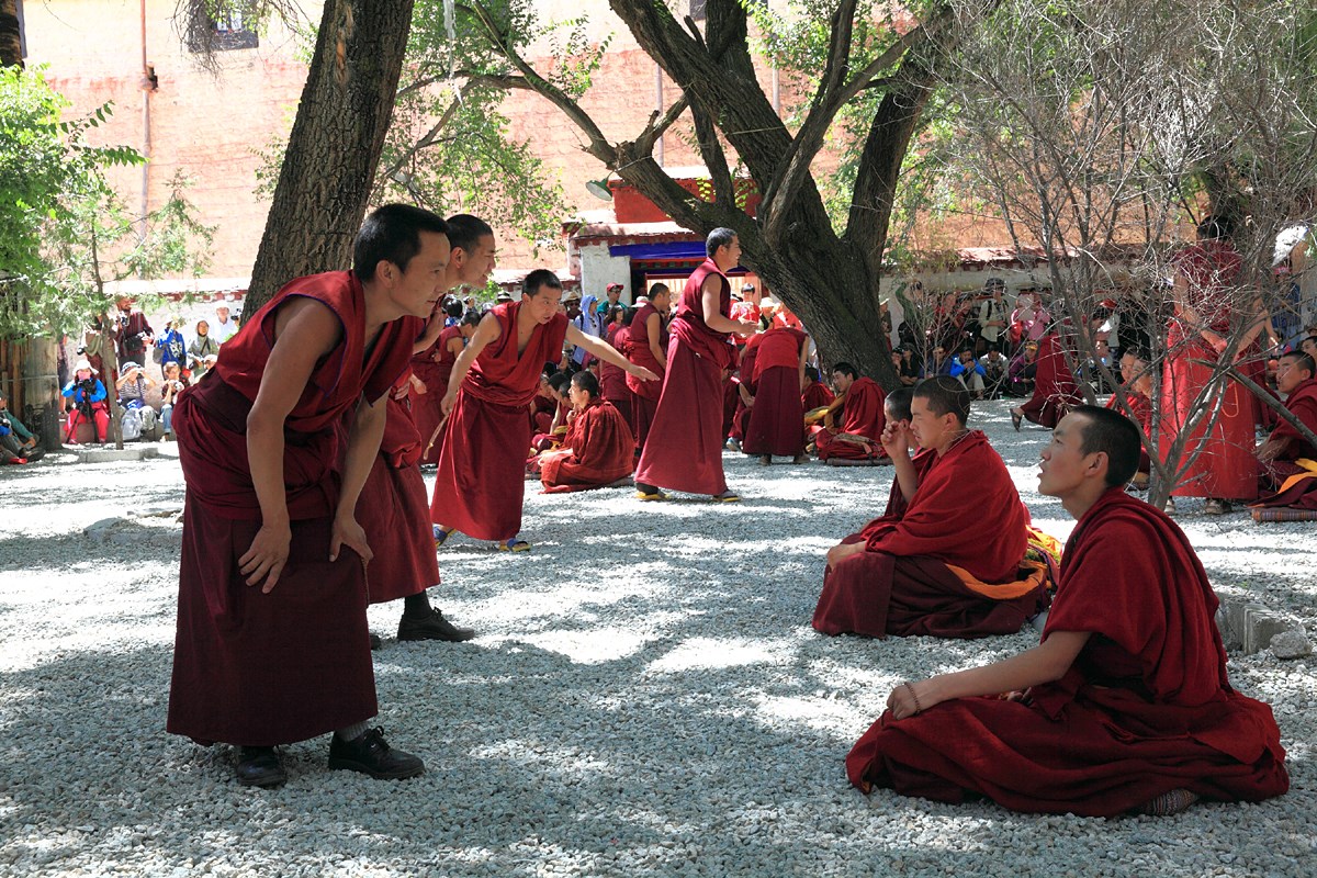 Debatte im Kloster Sera, Lhasa